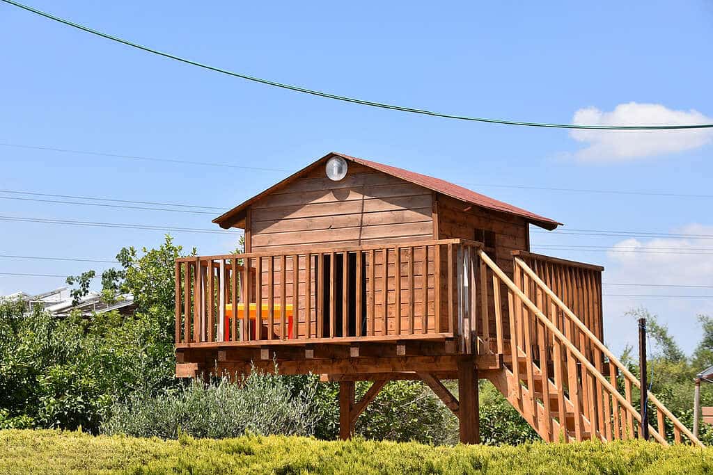 How to Build a Treehouse: 5 Easy Steps to Create Your Dream Escape How to Build a Modern Tree House Step by Step Compliance with 2024 Building Codes