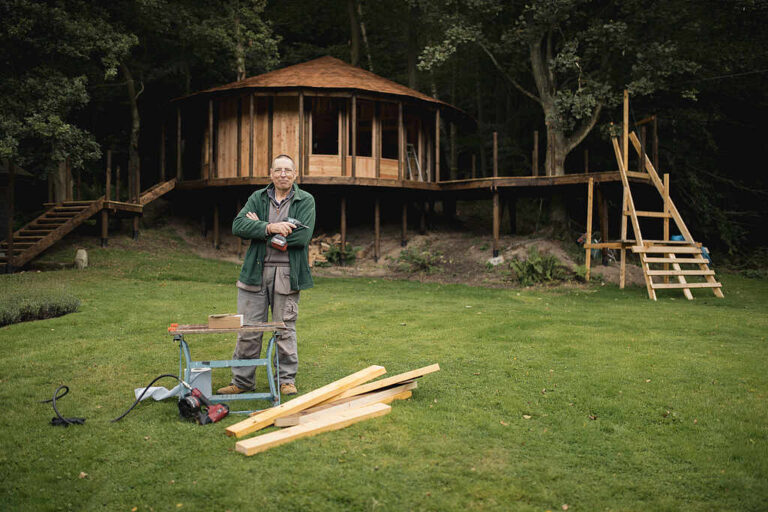 Comment construire une cabane dans les arbres sûre, amusante et durable
