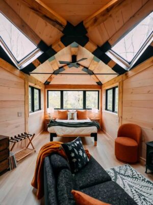 Sycamore Treehouse: Reach Your Dream in the Canopy